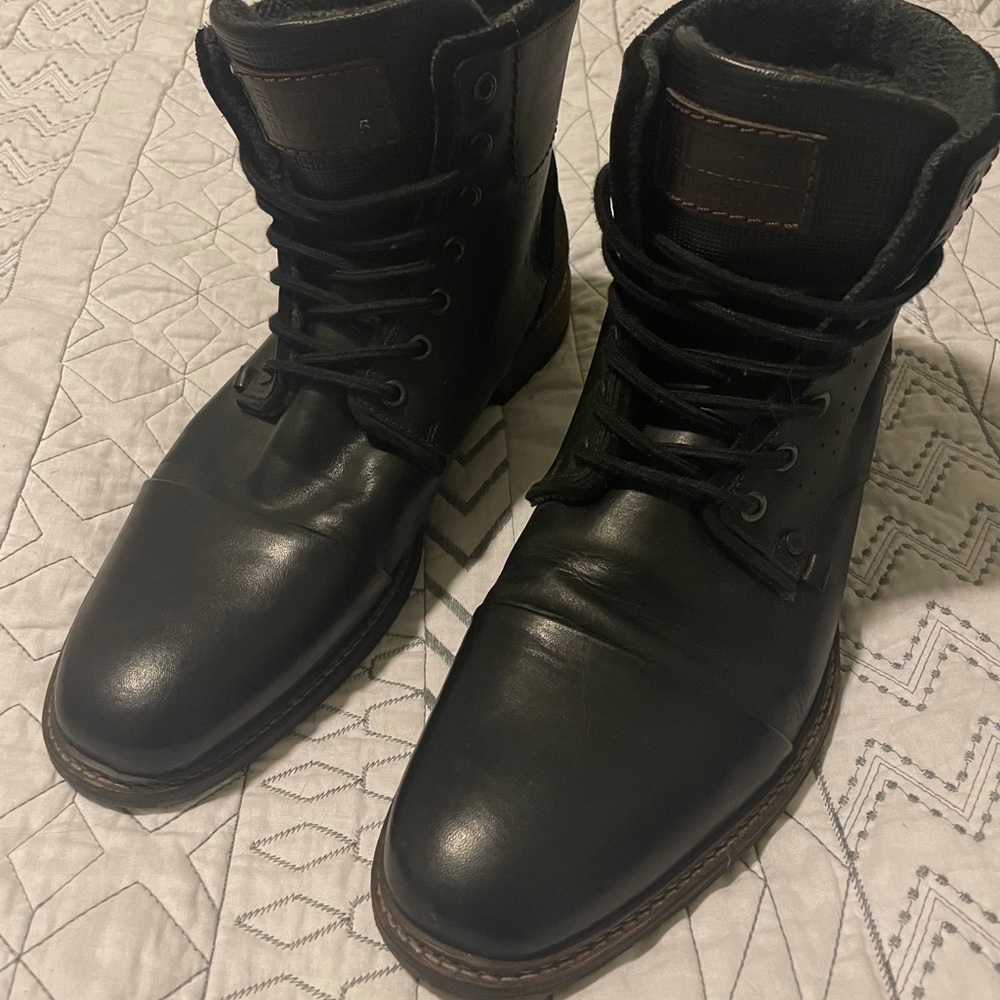 Buckle bull boxer boots. Limited edition